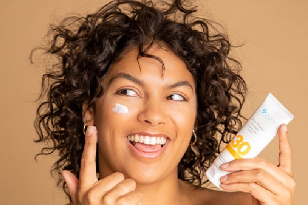 تفاوت بین انواع ضد آفتاب‌ها در خرید لوازم آرایشی